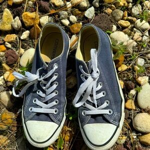 Converse Unisex Sneakers Size 5 Blue in Color
